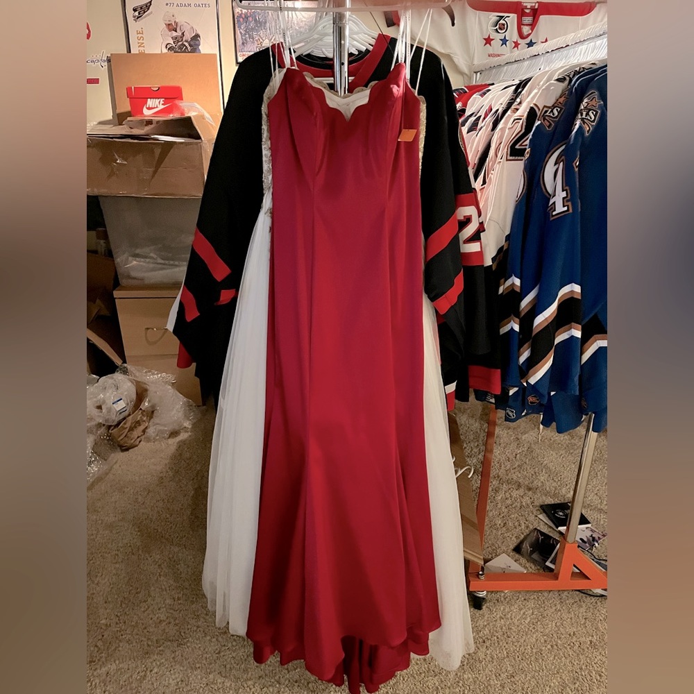 FAVIANA Maroon Red Prom Gown dress - Size 5/6
